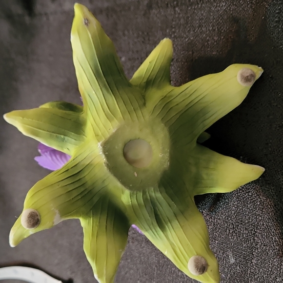 VINTAGE PORCELAIN FLOWER GROUP ON THE LEAFS. - Picture 3 of 8